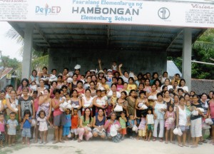 フィリピン・セブ島の離島のハンボンガン島　１４５家族への米と副食の寄贈